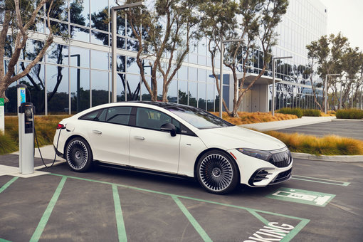 In-depth look at the new 2023 Mercedes-AMG EQS