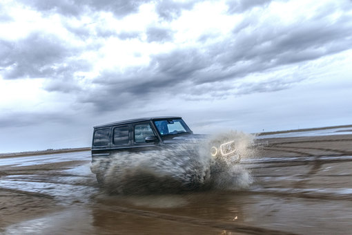 What That Yellow Dot on Your Mercedes-Benz Wipers Really Means