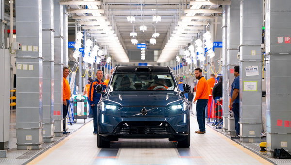 Volvo Begins Production of Fully Electric EX90 SUV, First Deliveries This Year