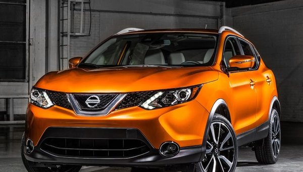 Comparez le Nissan Qashqai 2017 et le Toyota C-HR