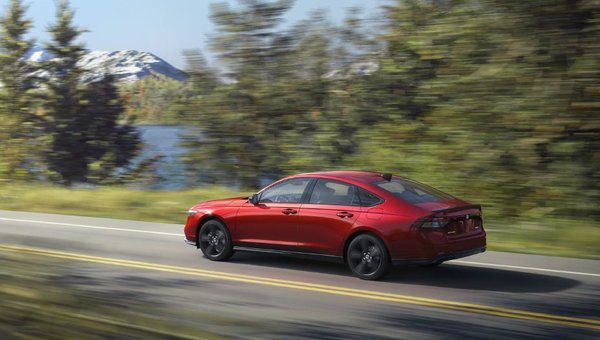 Honda Accord’s Two-Motor Hybrid Electric System Wins Prestigious “Wards 10 Best Engines & Propulsion Systems” Award