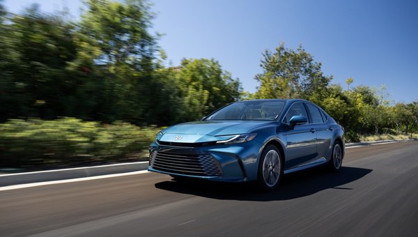 Toyota Camry 2025 : Le guide de la berline préférée des Canadiens, version par version