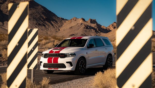 Jeep Grand Cherokee 4xe vs Dodge Durango SRT Hellcat 2026 : Deux philosophies de VUS performants