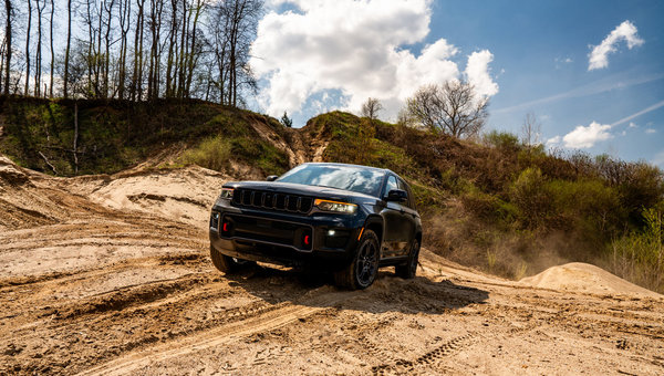 Angle d’attaque de 36 degrés : ce que le Jeep Grand Cherokee Trailhawk 2027 peut vraiment franchir