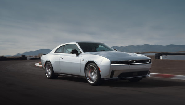 La Dodge Charger Daytona 2027 : port NACS natif et accès direct aux Superchargeurs pour les conducteurs québécois