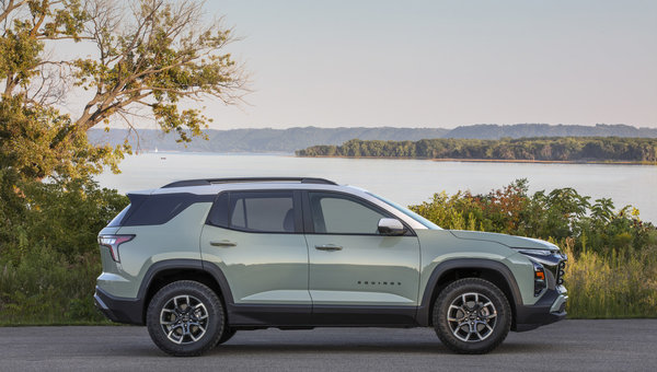 Le hayon mains libres à commande électrique simplifie le chargement du Chevrolet Equinox 2026