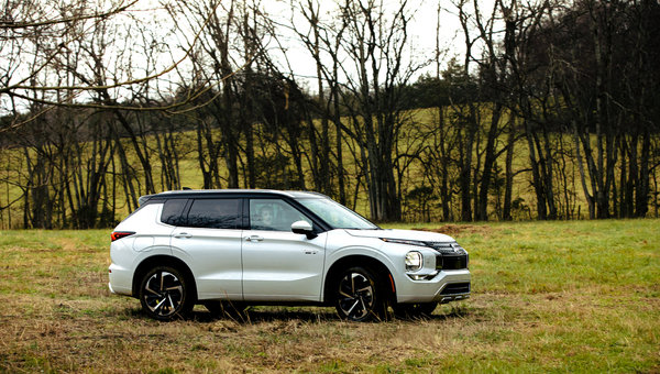 Value and Practicality : Advantages of the 2024 Mitsubishi Outlander Over the Honda CR-V