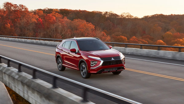 2026 Eclipse Cross vs RVR: Which Compact Mitsubishi SUV Fits Your Nova Scotia Needs