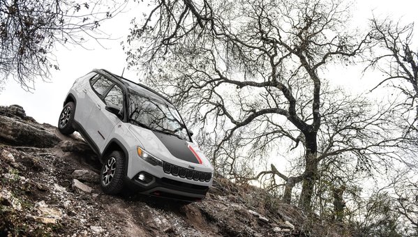 Jeep Compass 2025 : Un SUV robuste et technologique pour tous les aventuriers