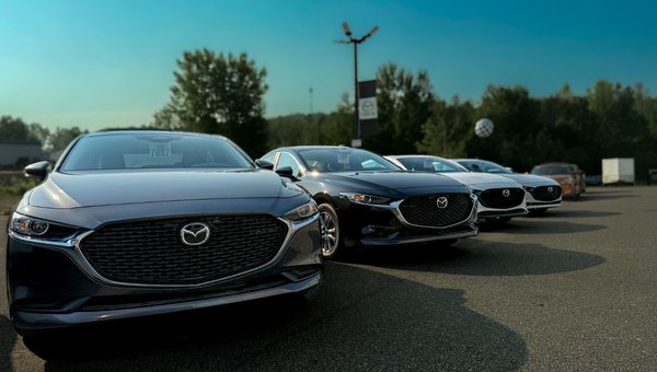 Mazda redefines balance with the 2025 Mazda3: power, comfort, and efficiency all in one.