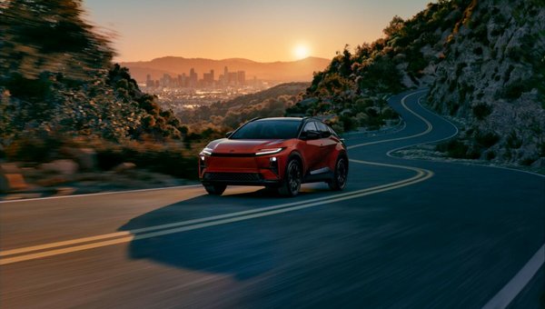 Un retour tout électrique pour le Toyota C-HR en 2026