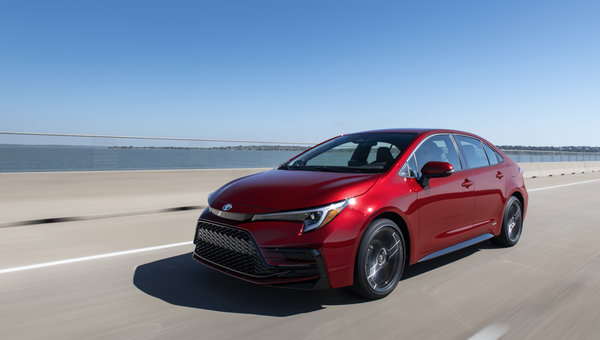 Corolla hybride 2026 : traction avant ou intégrale, laquelle choisir?