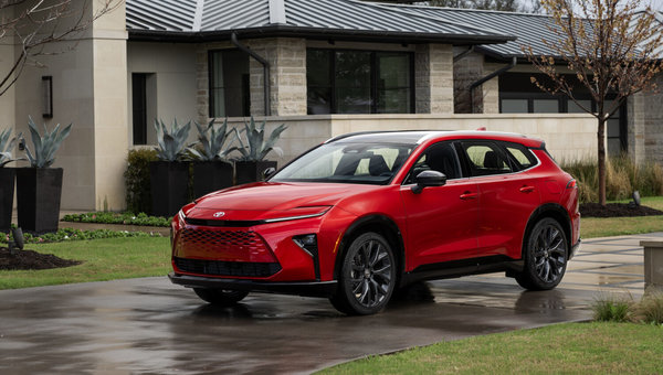 4 façons dont le système multimédia du Toyota Crown Signia 2026 vous garde connecté