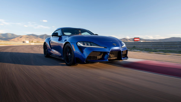 Toyota GR Supra 2024 : Palpitations la fin de semaine, prendre ça cool la semaine - Qui a dit qu'une voiture de sport ne pouvait pas faire les deux ?