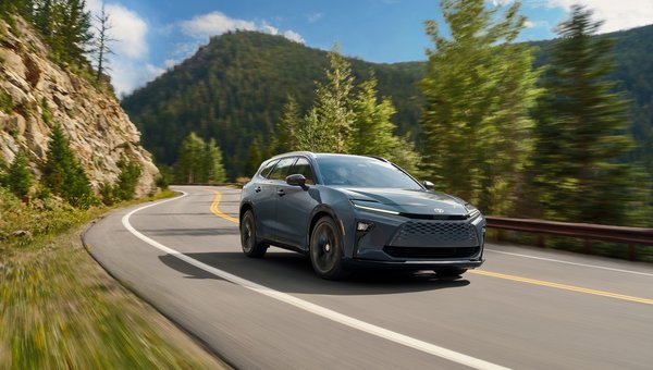 Quels VUS Toyota 2025 offrent le meilleur rendement énergétique pour vos road trips d’été?
