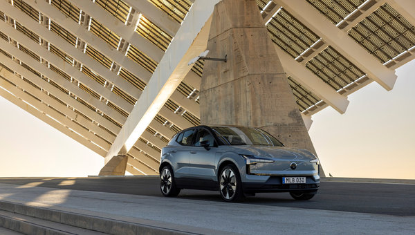 Sensations fortes, encombrement réduit : les performances du Volvo EX30 2025