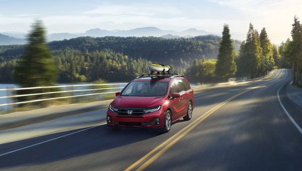 Comment Honda Sensing aide les conducteurs à naviguer sur les routes sombres du Nord du Québec