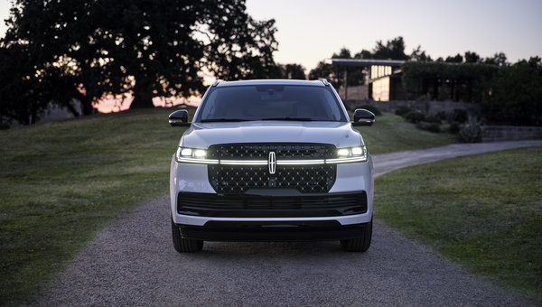 How 2026's Adaptive Headlight Technology Keeps You Safer