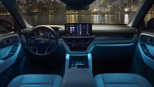 How Ambient Interior Lighting Supports Driver Comfort After the Time Change