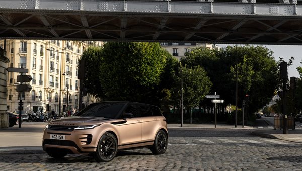 Sizing Up Your Needs: Compact vs. Mid-Size Luxury SUVs for the Modern Family