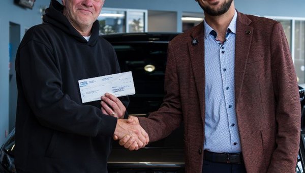 Chambly Mazda remet 1 910 $ à la Maison Stéphane Fallu grâce à sa Vente sous la tente