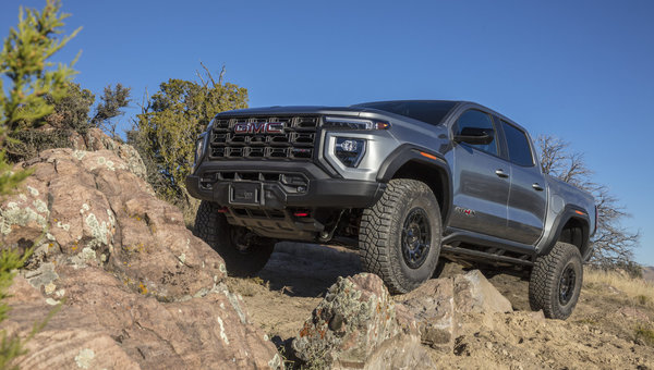 Choisir votre GMC tout-terrain pour vos aventures hivernales au Québec : Canyon AT4X ou Sierra 1500 AT4X