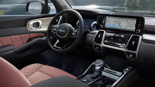 WHAT ARE THE INTERIOR FEATURES OF THE 2022 KIA SORENTO?