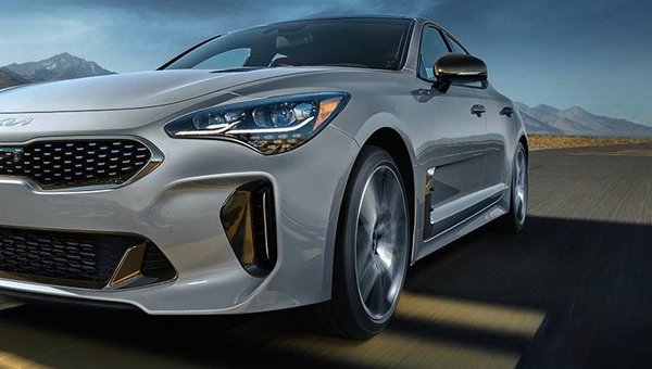 WHAT ARE THE 2022 KIA STINGER TRIM LEVEL DIFFERENCES?