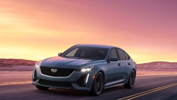 Cadillac CT5 2023 - Une Berline au Look Athlétique et Audacieux