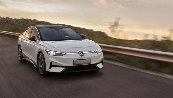 La berline électrique ID.7 de Volkswagen dévoilée, avec une disponibilité au Canada fin 2024