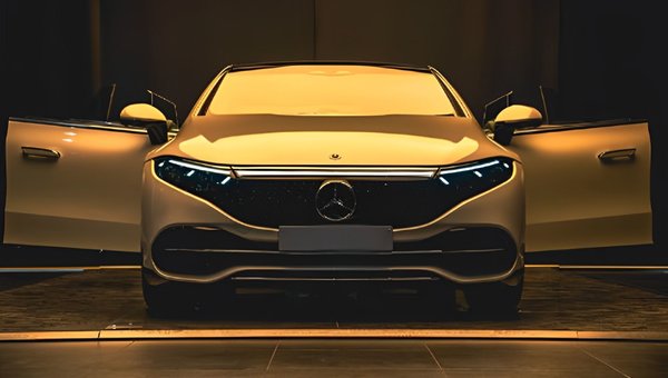 Mercedes-Benz’s “High-Power” Canadian Charging Network