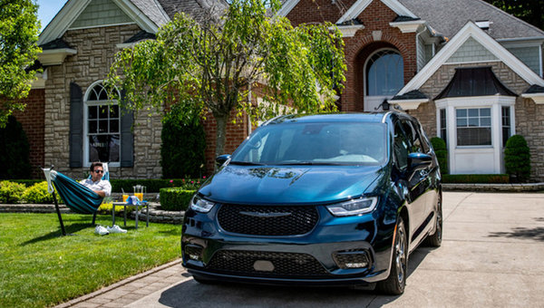 2023 Chrysler Pacifica Hybrid in Regina