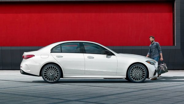 Mercedes-Benz C-Class Sedan 2023 :  Luxe, Performance et Innovation Réunis