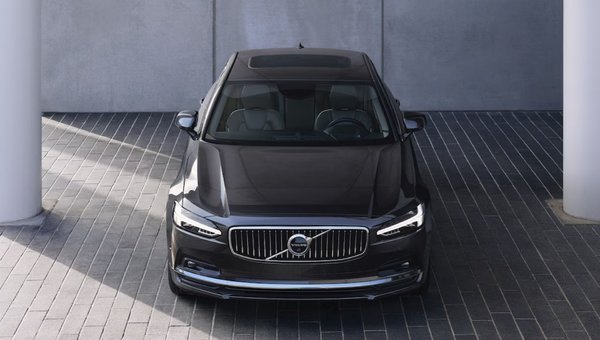 Explore the 2024 Volvo S90: Luxury, Performance, and Innovation in Vancouver