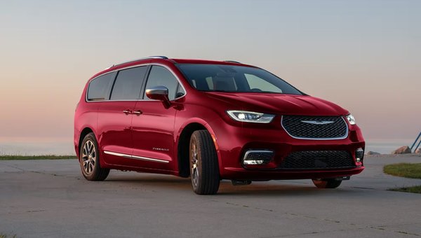2024 Chrysler Pacifica PHEV