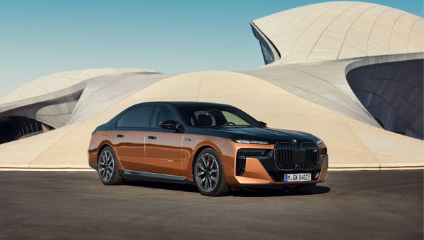 2024 BMW i7 Technology in Calgary, AB