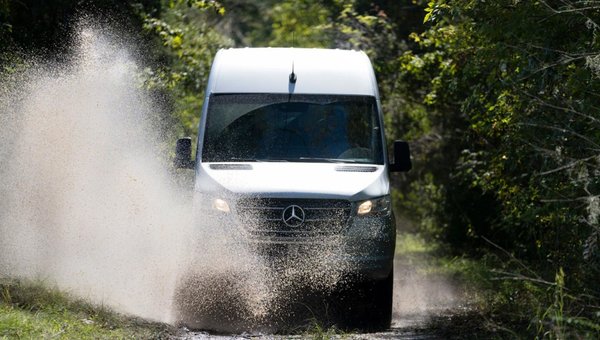 2024 Mercedes-Benz Sprinter 3500 vs. 4500: A Comprehensive Comparison