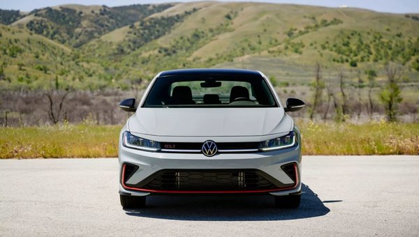 Volkswagen Jetta GLI 2025 :  Nouveau Look