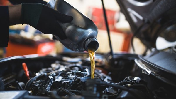 Oil Change Service: Why It’s Essential and When to Schedule It