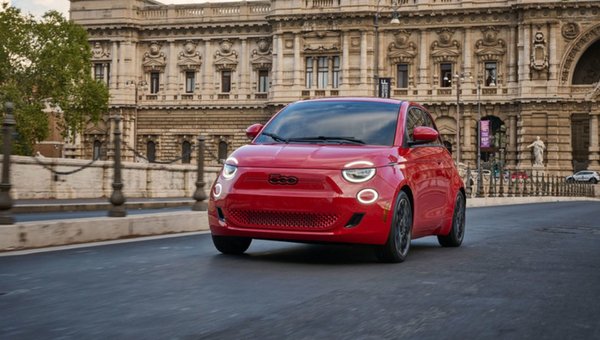 The Iconic FIAT® 500e BEV Wins Big with Urban Green Car of the Year