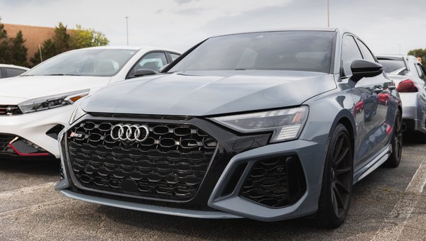 L'Audi RS3 2025 rugit de nouveau au Canada, offrant près de 400 chevaux