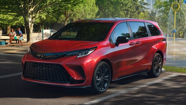 Explore the 2025 Toyota Sienna – The Hybrid that Redefines Minivans