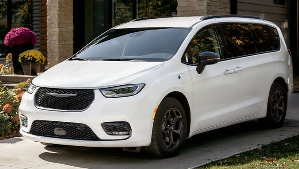 The 2025 Chrysler Pacifica PHEV Turns Every Drive into a Family Adventure