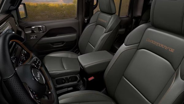 2025 Jeep Gladiator – Interior, Technology, and Comfort Features