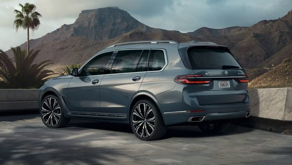 The Ultimate Luxury SUV: Meet the 2025 BMW X7