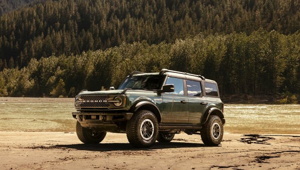 2025 Ford Bronco Performance Review: Engine, Power & Off-Roading