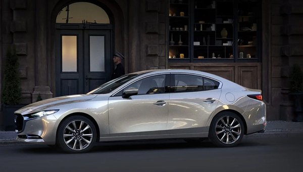 Que propose la Mazda3 2025 dans sa version GX ?
