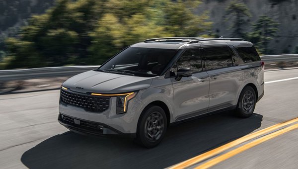 The First-Ever Hybrid 2025 Kia Carnival