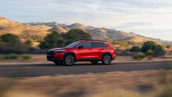 Toyota Corolla Cross 2026, le VUS revisité