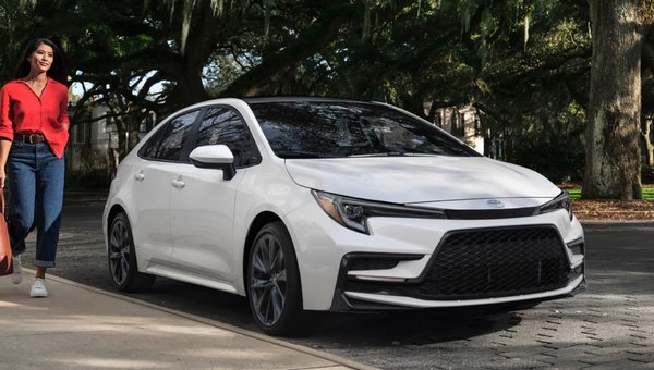 Découverte des modèles Hybrid de la Toyota Corolla 2026
